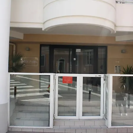 Appartement One Bedroom Close Convention Center Bris 505 *