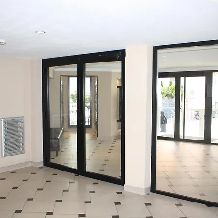 One Bedroom Close Convention Center Bris 505